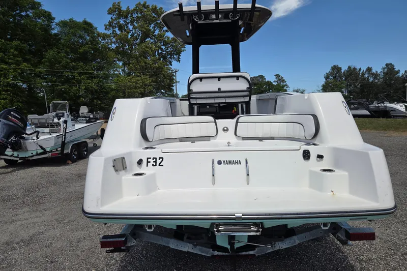 Slide: The Image of Rear view of a 2023 Yamaha Boats 255 FSH Sport E on a trailer. - 4