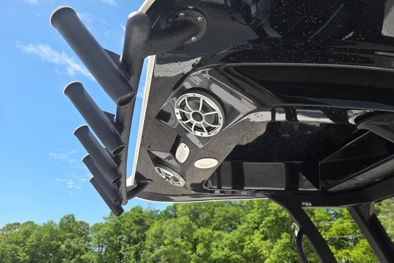 Slide: The Image of Yamaha Boats 255 FSH Sport E 2023 with speakers and rod holders. - 6