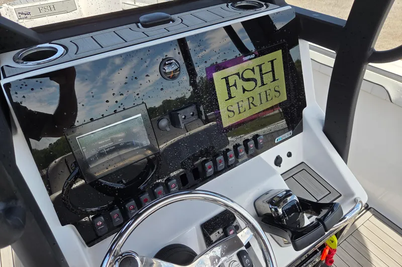 Slide: The Image of Yamaha 255 FSH Sport E 2023 boat console with controls and display. - 9