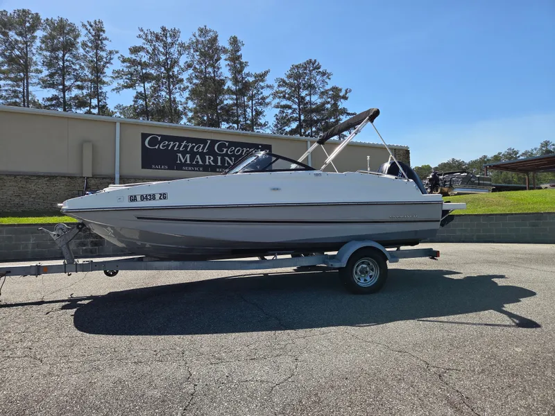 The Image of Bayliner 190 Deck Boat 2017 - undefined