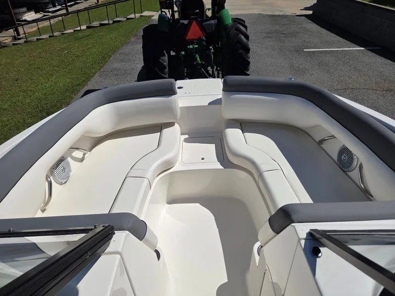 Slide: The Image of Bayliner 190 Deck Boat 2017 - 2