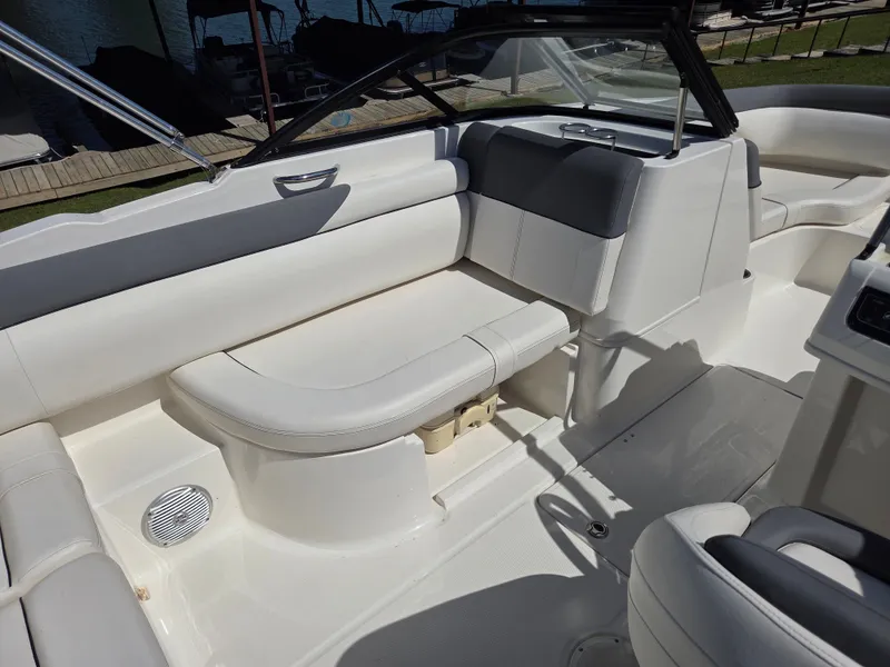 Slide: The Image of Bayliner 190 Deck Boat 2017 - 4