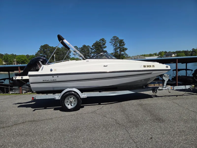 Slide: The Image of Bayliner 190 Deck Boat 2017 - 6