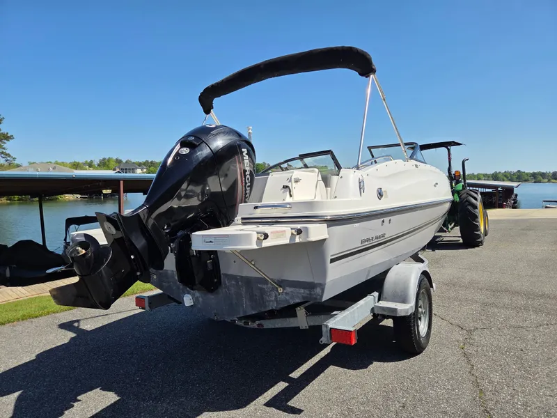 Slide: The Image of Bayliner 190 Deck Boat 2017 - 8