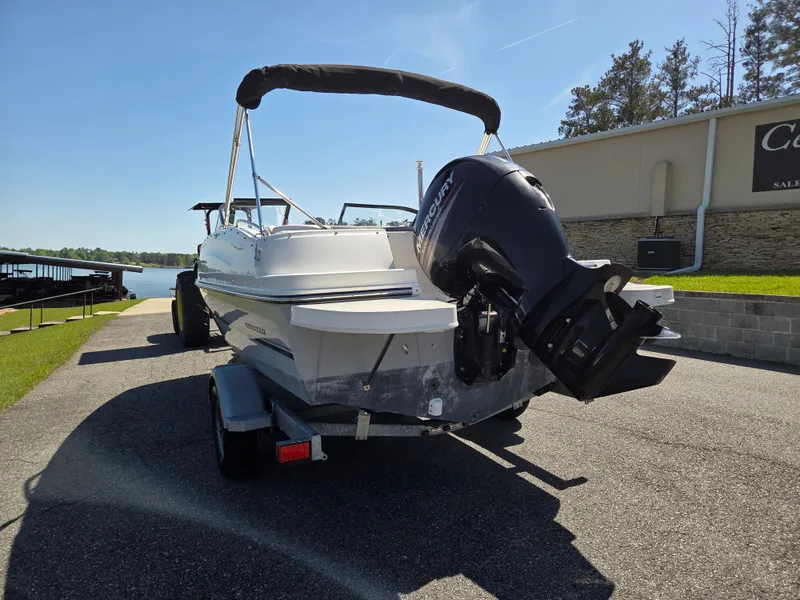 Slide: The Image of Bayliner 190 Deck Boat 2017 - 9