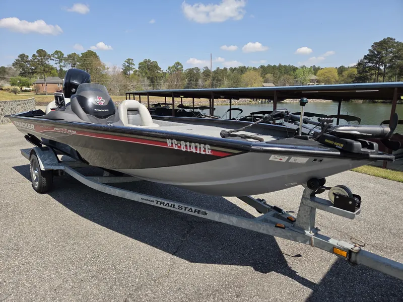 Slide: The Image of Tracker Pro Team 175 2018 - 2