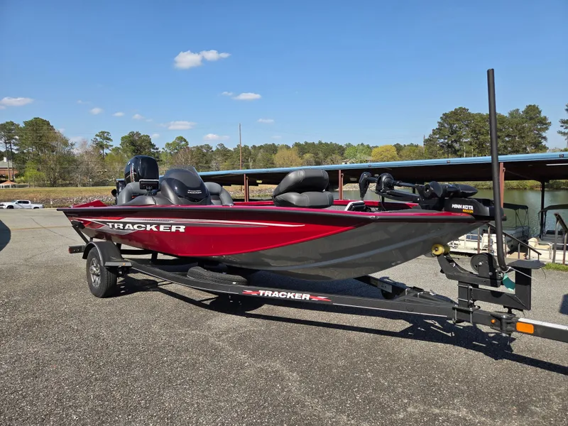 Slide: The Image of Tracker Boats 5 Hours! Pro Team 175 TXW 2023 - 5