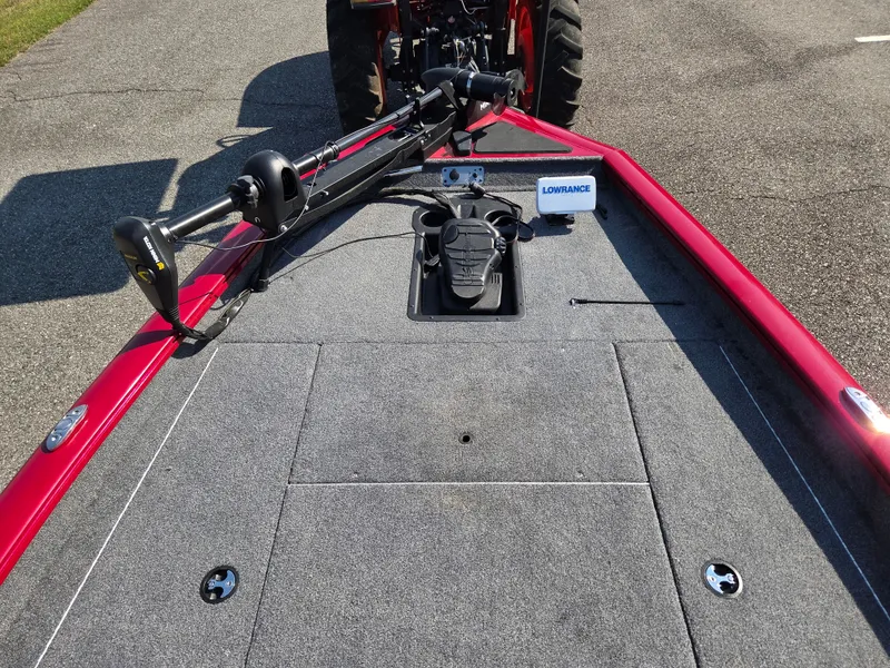 Slide: The Image of Tracker Boats 5 Hours! Pro Team 175 TXW 2023 - 6