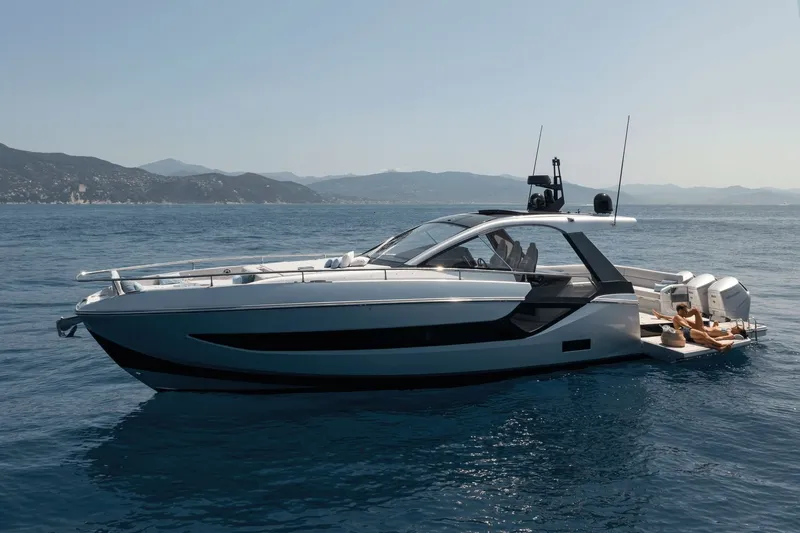 Slide: The Image of Azimut Verve 48 2024 - 1