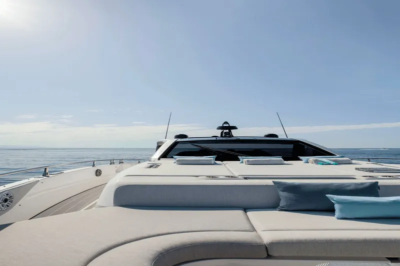 Slide: The Image of Azimut Verve 48 2024 - 13