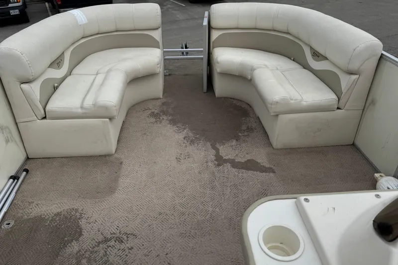 Slide: The Image of Interior of a 2003 Crest II LM pontoon boat with white seating. - 3