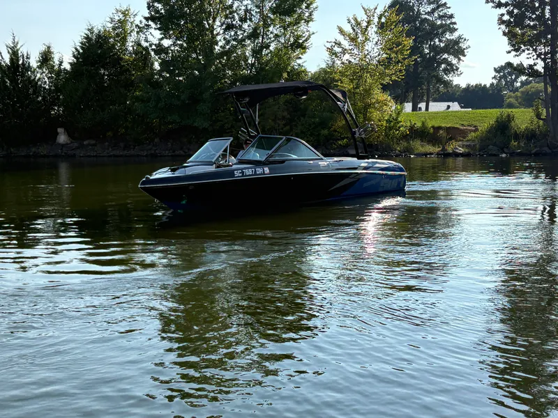 Slide: The Image of Sanger Ski Boats V215 2016 - 6