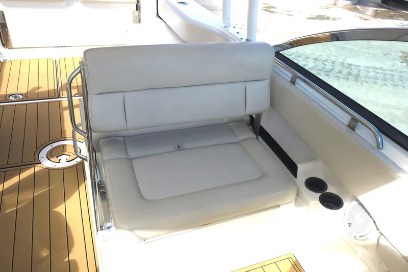 Slide: The Image of 2015 Boston Whaler 270 Vantage boat interior with cushioned seating and teak flooring. - 50