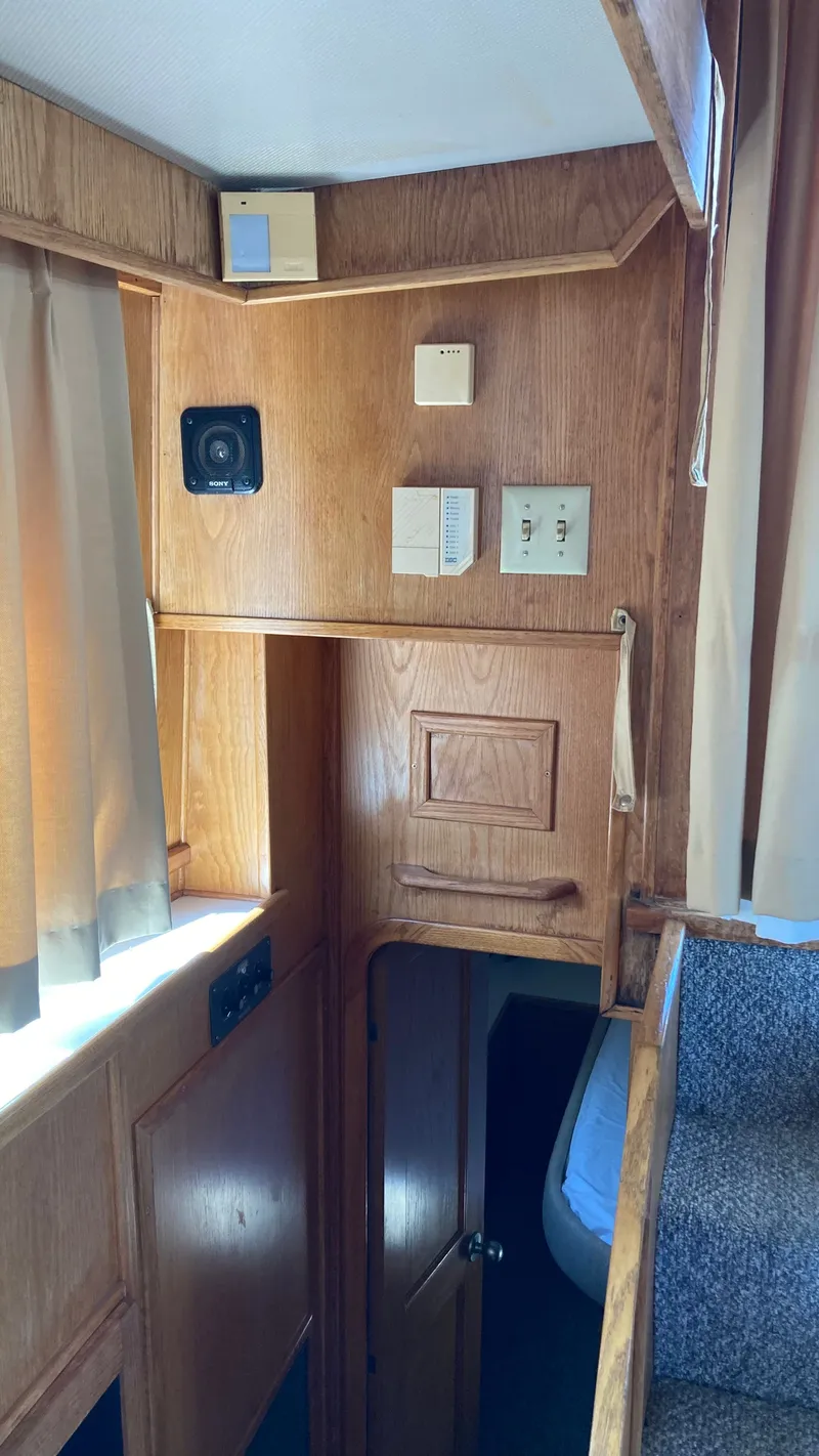 Slide: The Image of Chris-Craft 427 Catalina 1989 - 45