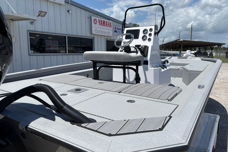 Slide: The Image of 2026 Vexus ACX 2150 boat with modern console, displayed at Yamaha Outboards dealership. - 6