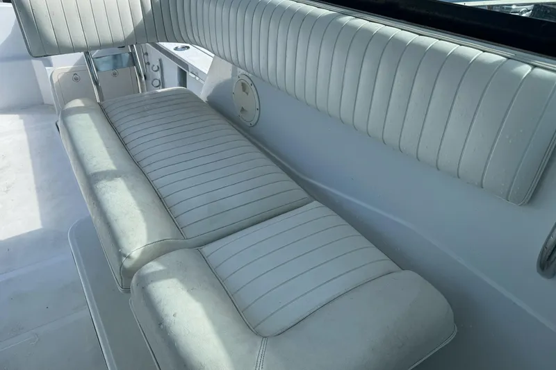 Slide: The Image of White cushioned seating on a 2000 Glacier Bay 2680 Coastal Runner boat. - 19