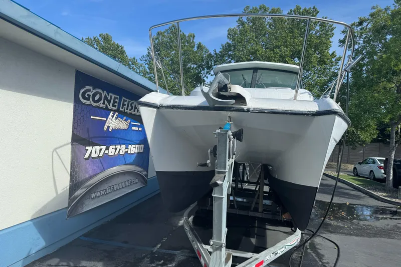 Slide: The Image of 2000 Glacier Bay 2680 Coastal Runner boat on trailer at dealership. - 4