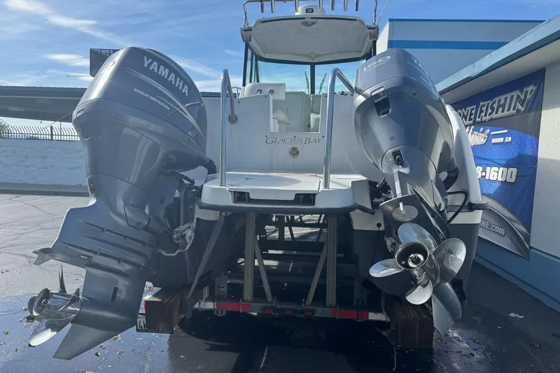 Slide: The Image of 2000 Glacier Bay 2680 Coastal Runner with dual Yamaha outboard motors. - 9
