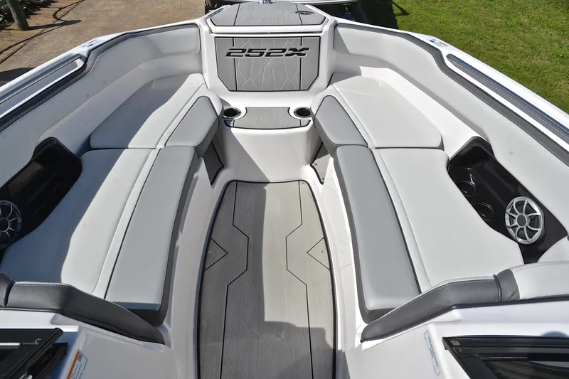 Slide: The Image of 2024 Yamaha Boats 252XE interior with sleek seating and modern design. - 21