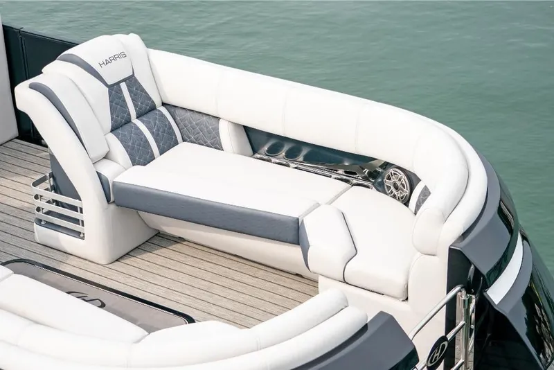 Slide: The Image of 2022-Harris-Grand-Mariner-250-MarineMax - 15