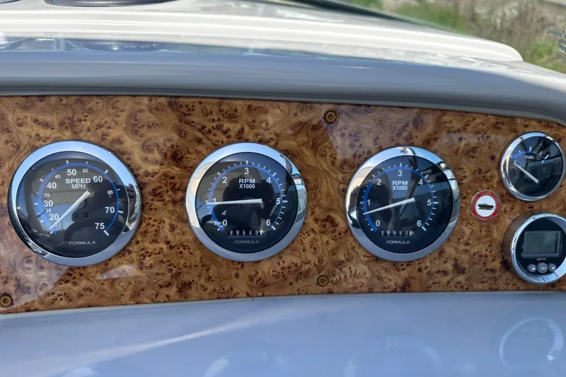 Slide: The Image of Dashboard of a 2006 Formula 280 Bowrider with speed and RPM gauges. - 17