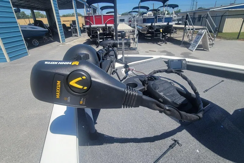 Slide: The Image of 2022 Tracker Pro Team 175 TXW with Minn Kota Maxxum trolling motor. - 9