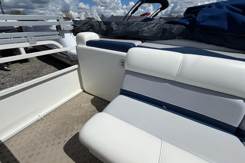 Slide: The Image of 2004 Bentley Pontoons 200 CRUISE interior with white and blue seating under cloudy sky. - 13
