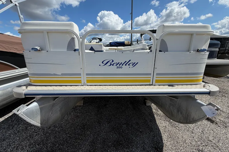 Slide: The Image of 2004 Bentley Pontoons 200 CRUISE pontoon boat under a cloudy sky. - 4