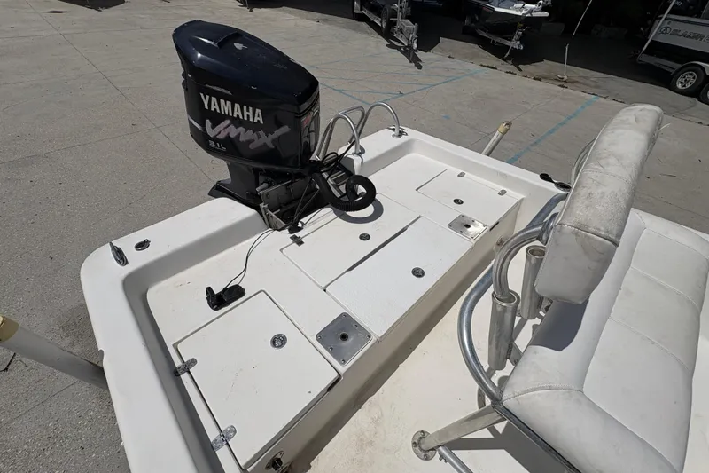 Slide: The Image of 2005 Blazer Bay 2220 Professional boat with Yamaha VMAX outboard motor. - 15
