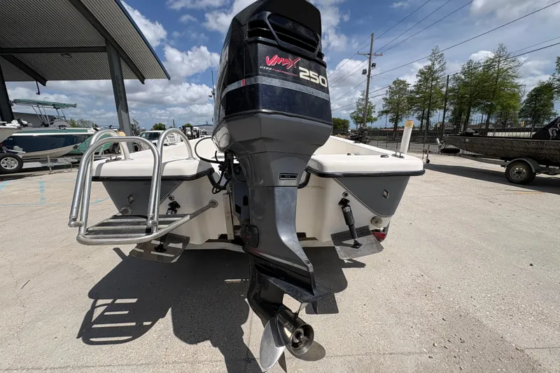 Slide: The Image of 2005 Blazer Bay 2220 Professional boat with Vmax 250 outboard motor. - 5