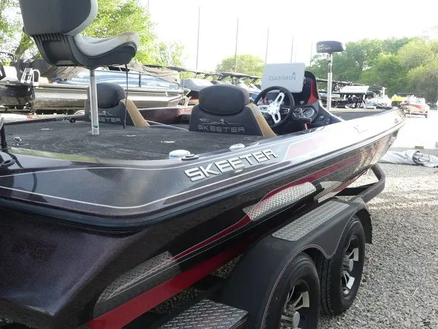 Slide: The Image of Skeeter ZX250 2017 - 11