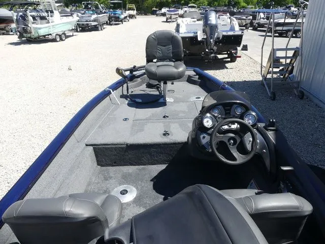 Slide: The Image of Tracker Pro 175 TF 2019 - 14