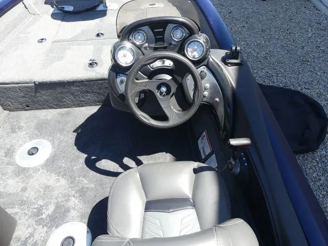 Slide: The Image of Tracker Pro 175 TF 2019 - 15