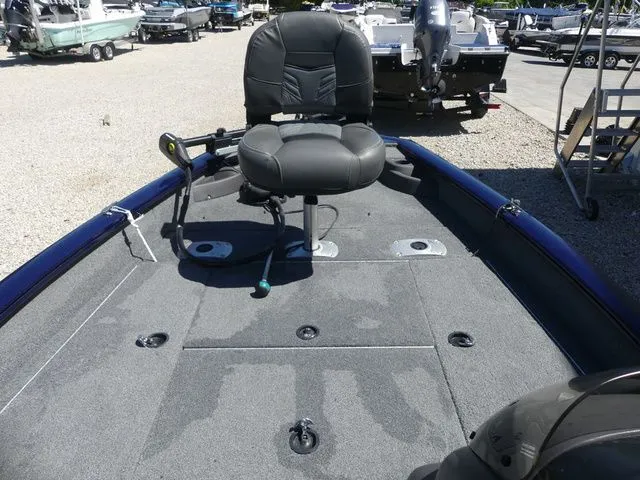 Slide: The Image of Tracker Pro 175 TF 2019 - 6