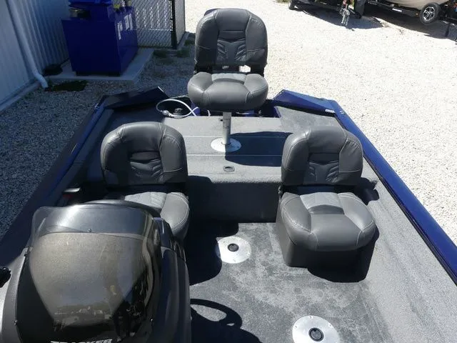 Slide: The Image of Tracker Pro 175 TF 2019 - 9