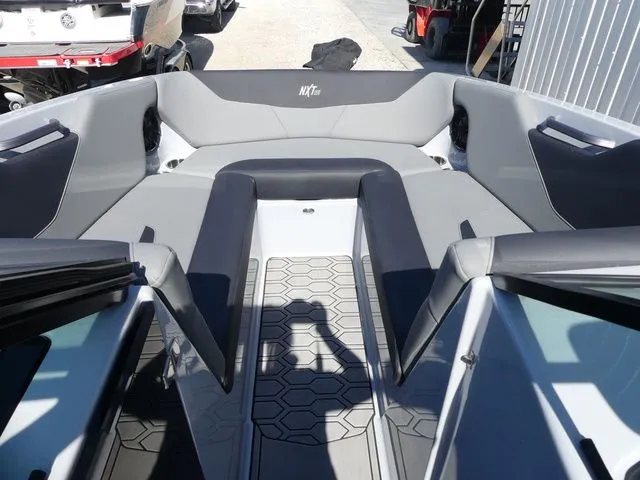 Slide: The Image of MasterCraft NXT24 2022 - 14