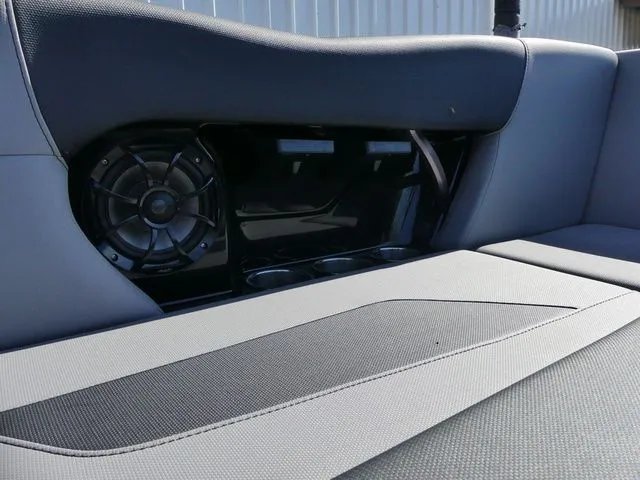 Slide: The Image of MasterCraft NXT24 2022 - 18