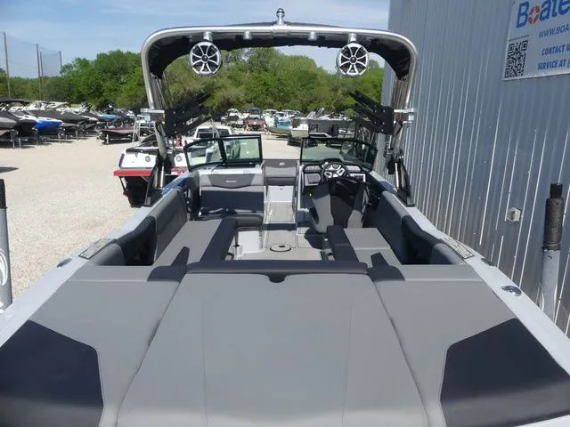 Slide: The Image of MasterCraft NXT24 2022 - 5