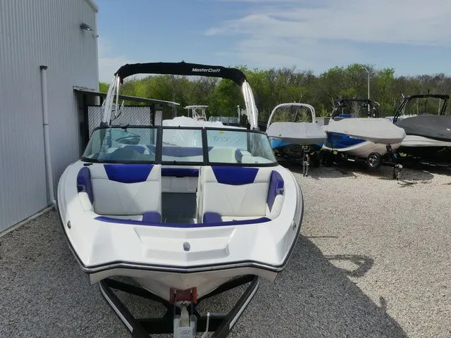 Slide: The Image of MasterCraft NXT24 2021 - 10