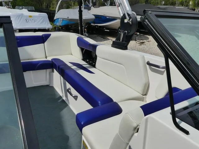 Slide: The Image of MasterCraft NXT24 2021 - 14