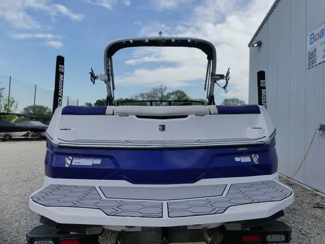 Slide: The Image of MasterCraft NXT24 2021 - 4