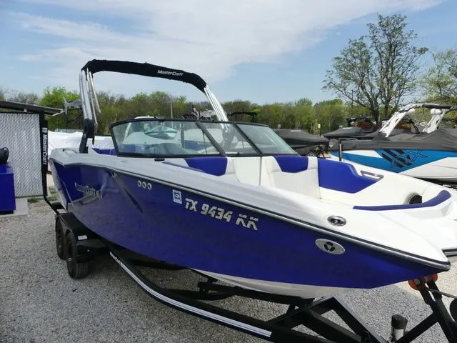 Slide: The Image of MasterCraft NXT24 2021 - 8