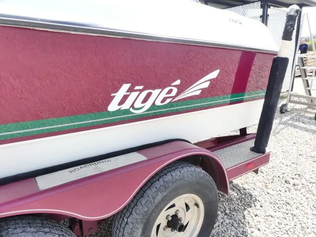 Slide: The Image of Tigé 2200V 1998 - 3