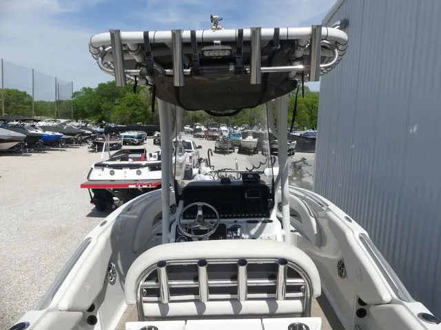 Slide: The Image of Crownline Boats 220 FinSeeker 2020 - 13