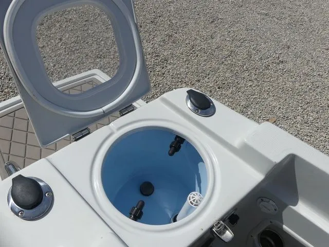 Slide: The Image of Crownline Boats 220 FinSeeker 2020 - 15