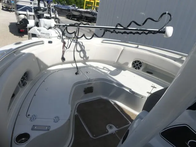 Slide: The Image of Crownline Boats 220 FinSeeker 2020 - 17