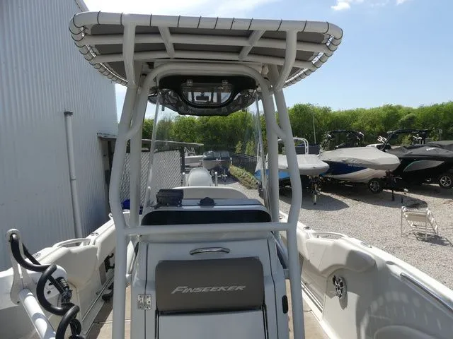 Slide: The Image of Crownline Boats 220 FinSeeker 2020 - 19