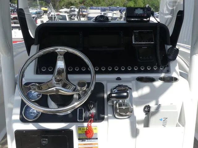 Slide: The Image of Crownline Boats 220 FinSeeker 2020 - 22