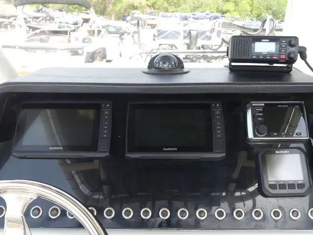 Slide: The Image of Crownline Boats 220 FinSeeker 2020 - 23