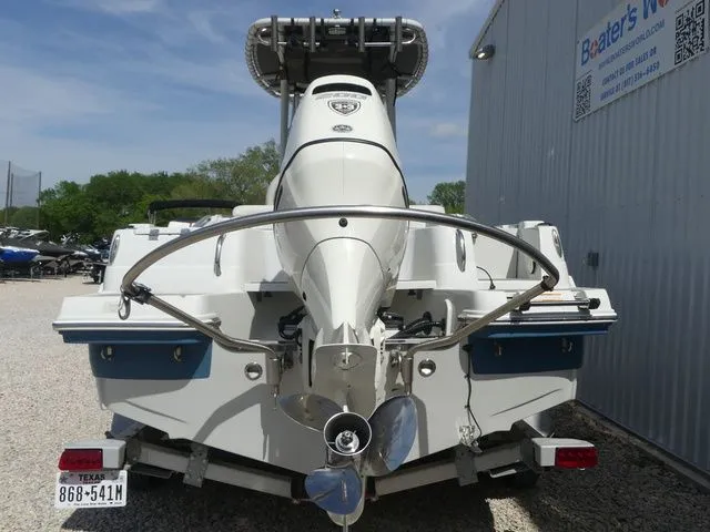 Slide: The Image of Crownline Boats 220 FinSeeker 2020 - 3